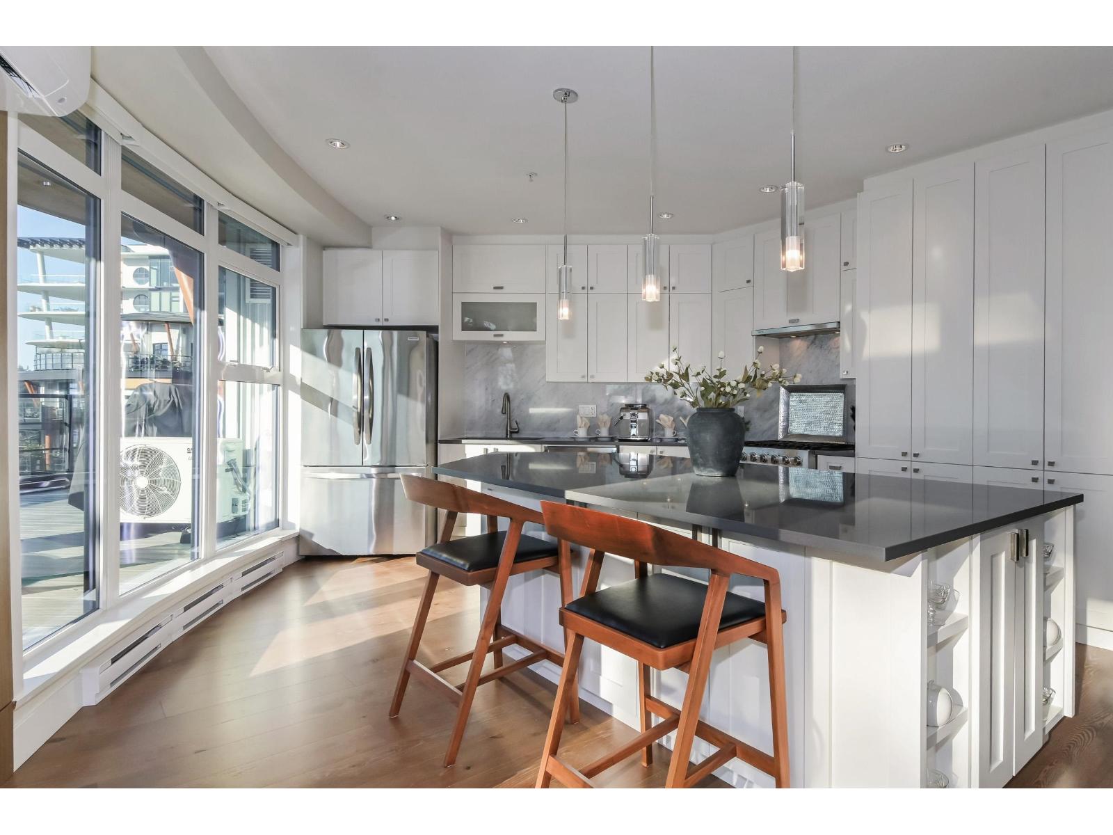 418 14855 THRIFT AVENUE, White Rock