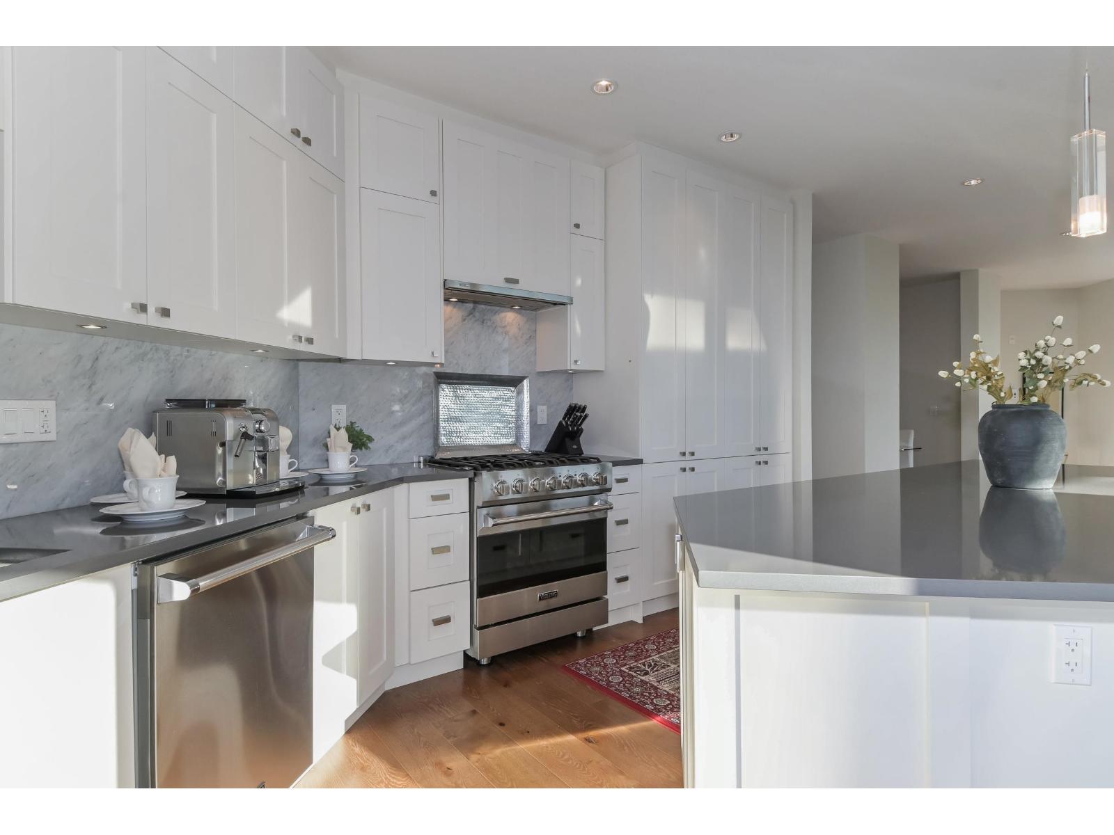 418 14855 THRIFT AVENUE, White Rock