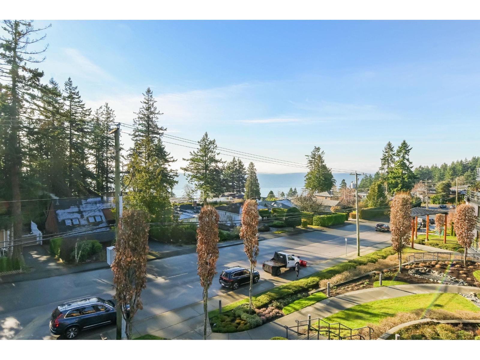 418 14855 THRIFT AVENUE, White Rock