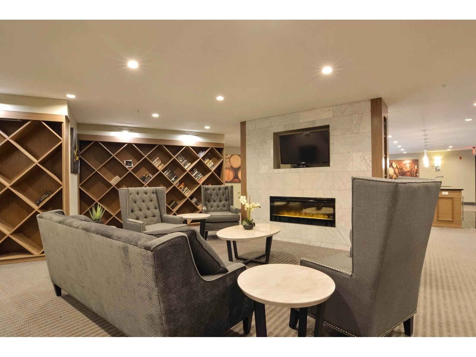 418 14855 THRIFT AVENUE, White Rock