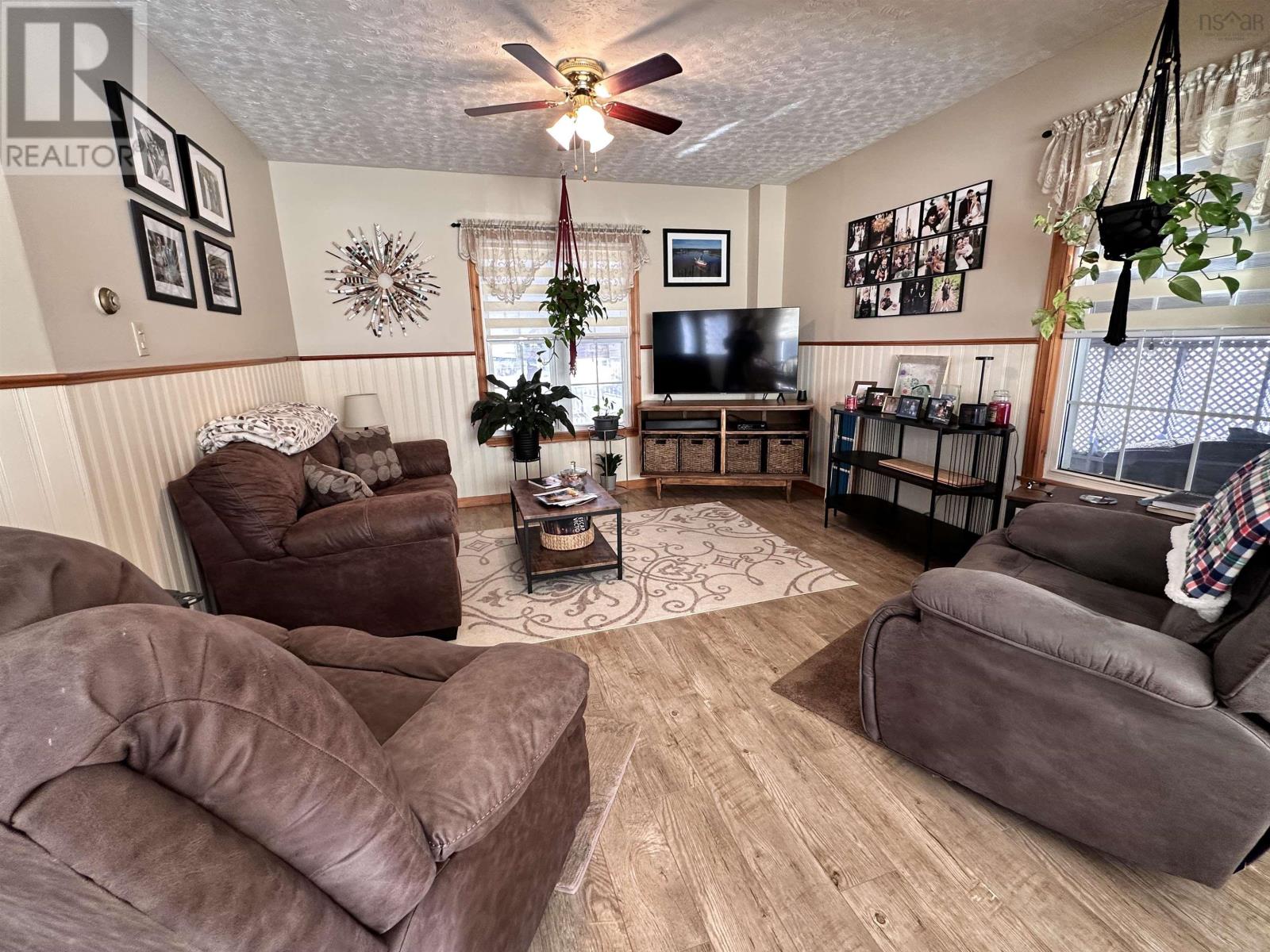 Property 4 of 37 of 15 Dexter Avenue