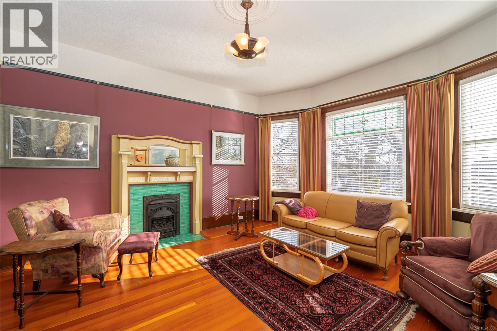  1270 Vista Heights, Victoria