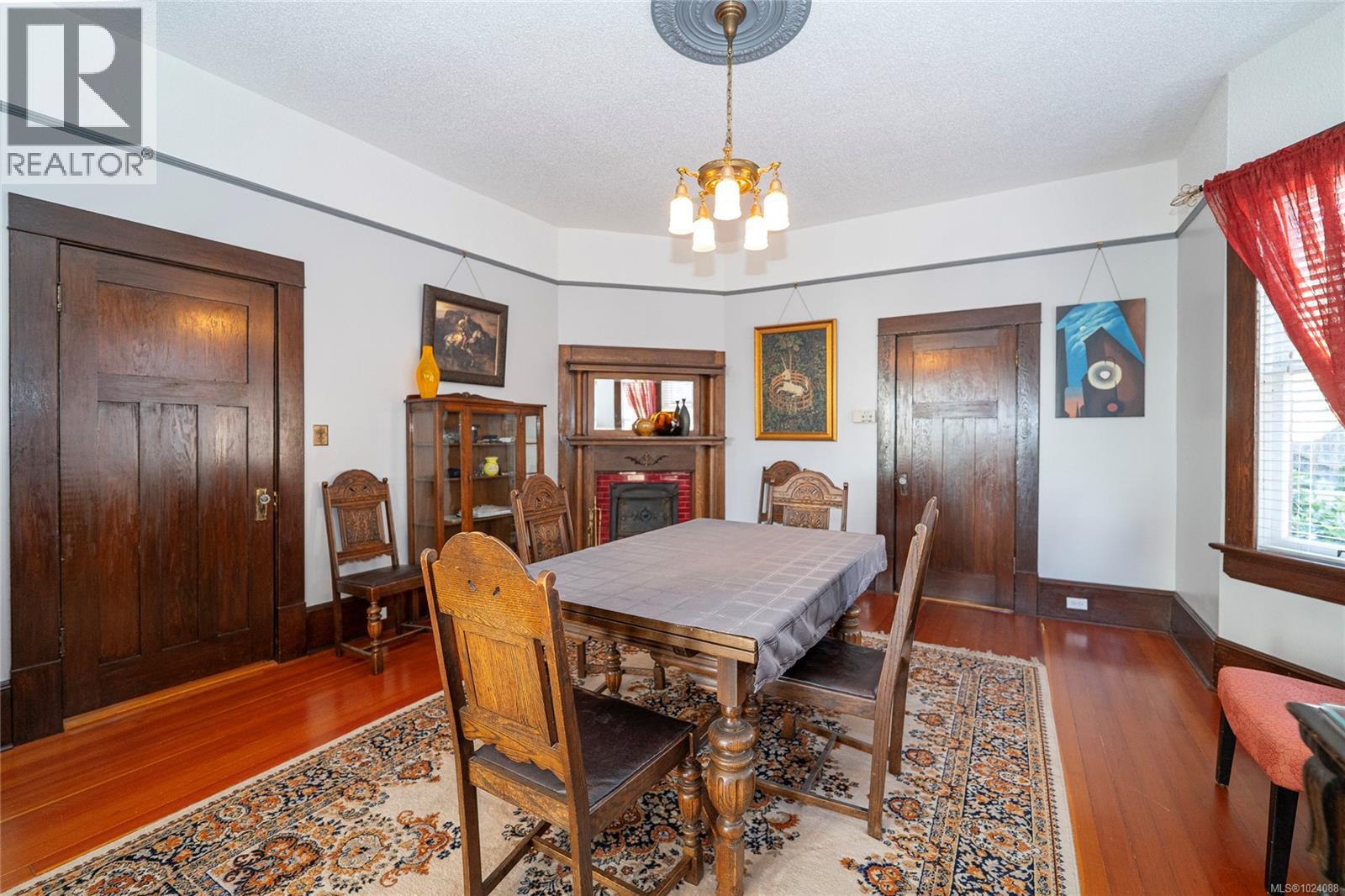  1270 Vista Heights, Victoria