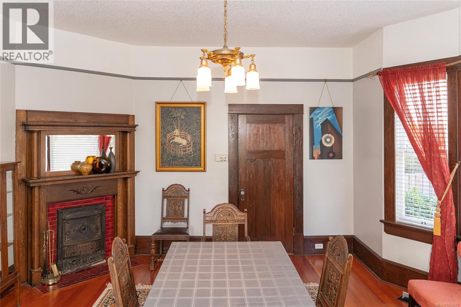  1270 Vista Heights, Victoria