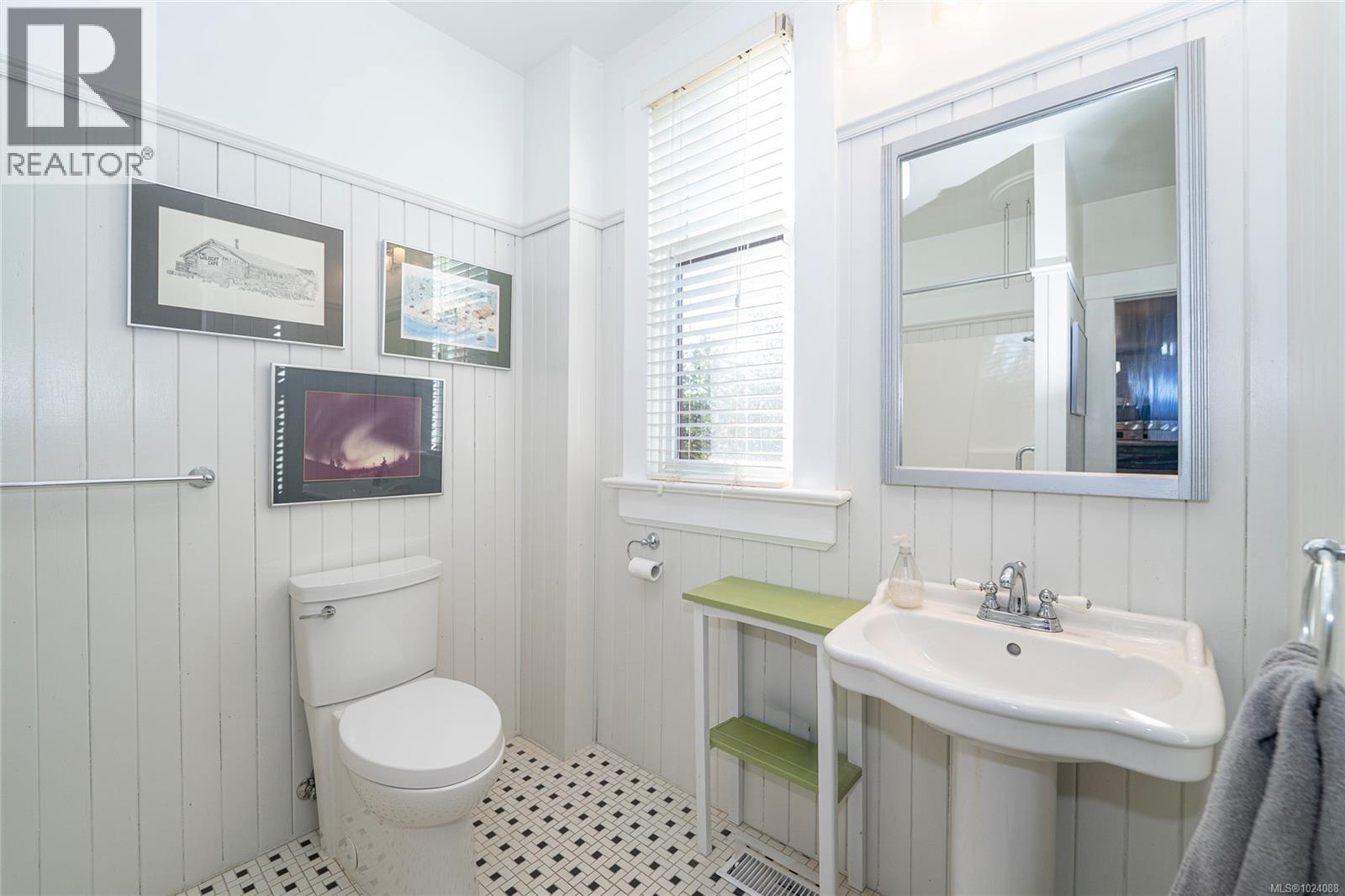  1270 Vista Heights, Victoria