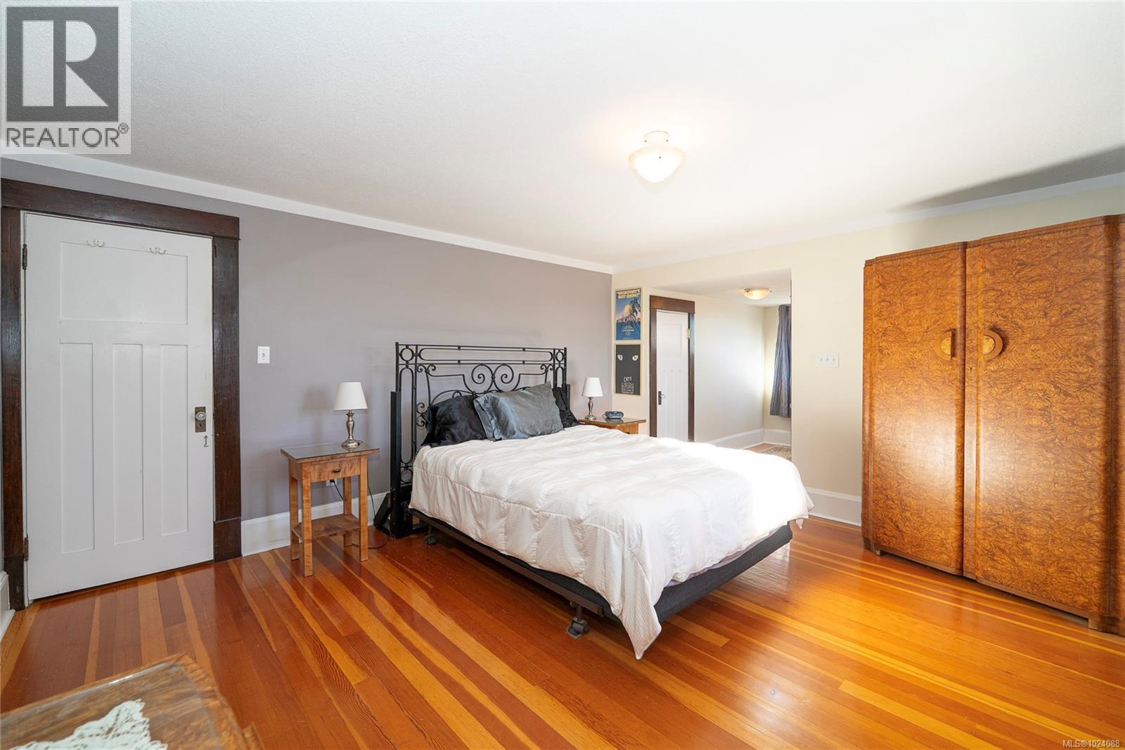  1270 Vista Heights, Victoria