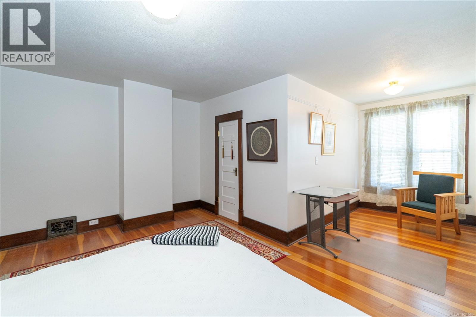  1270 Vista Heights, Victoria