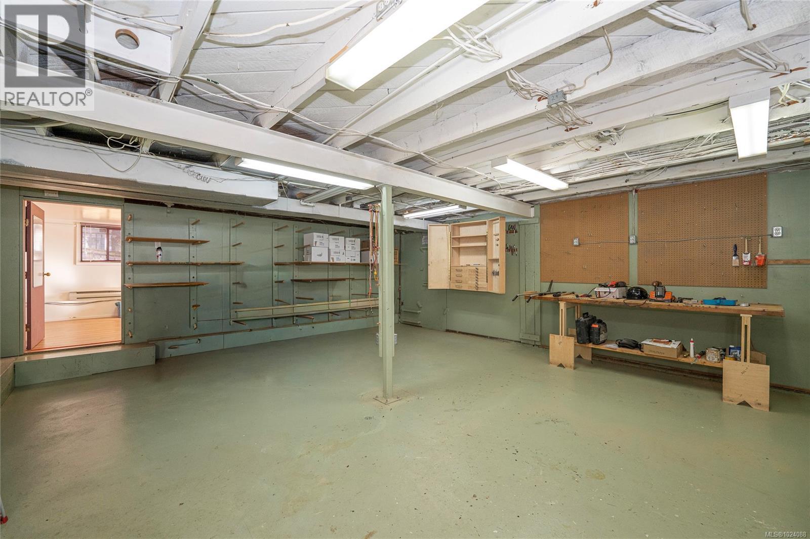  1270 Vista Heights, Victoria