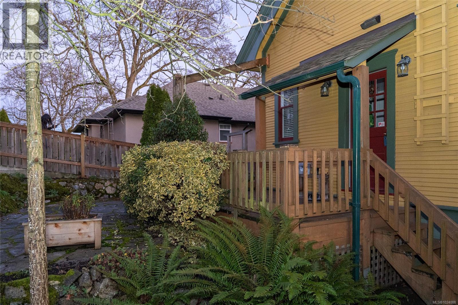  1270 Vista Heights, Victoria