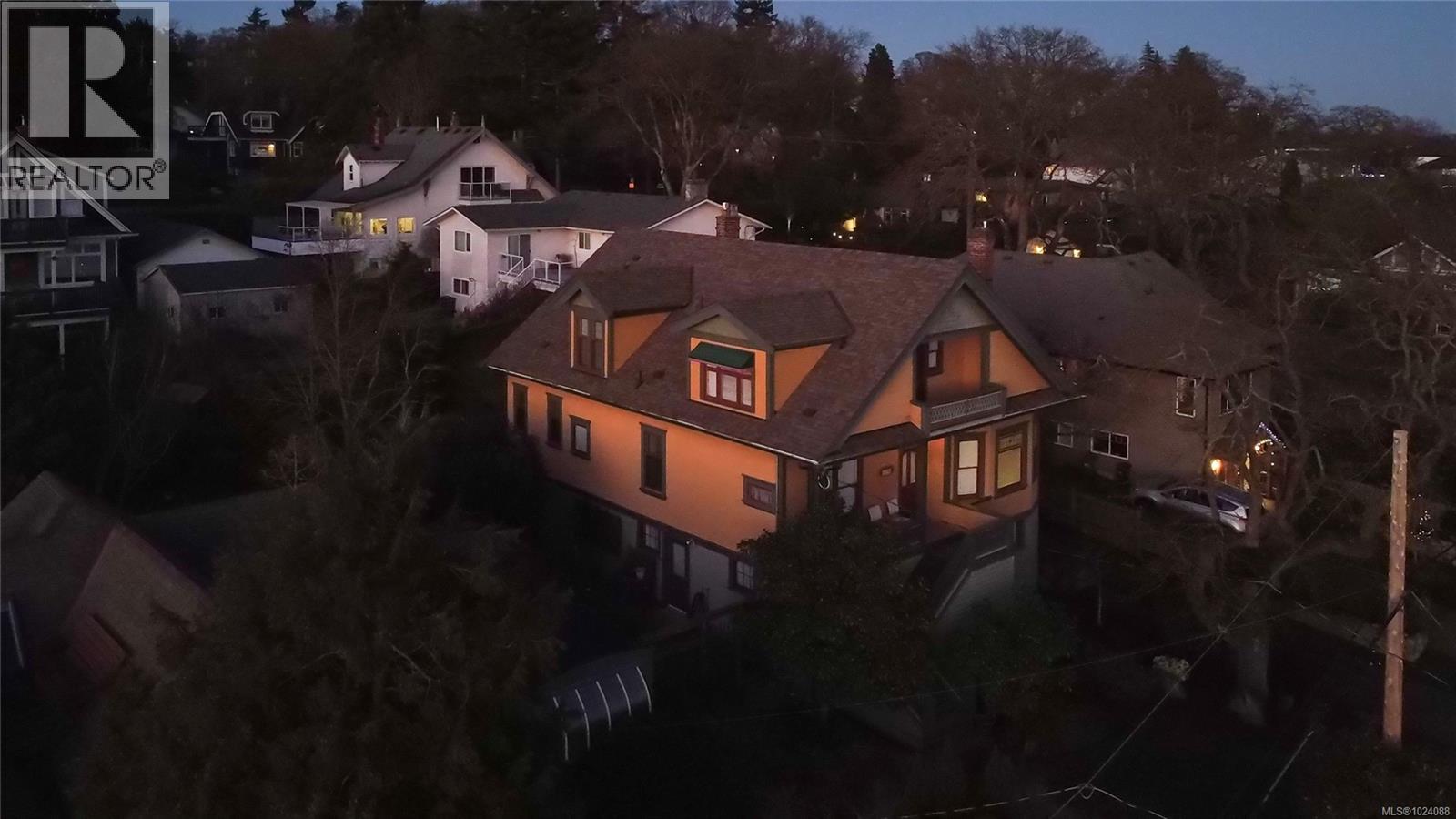  1270 Vista Heights, Victoria