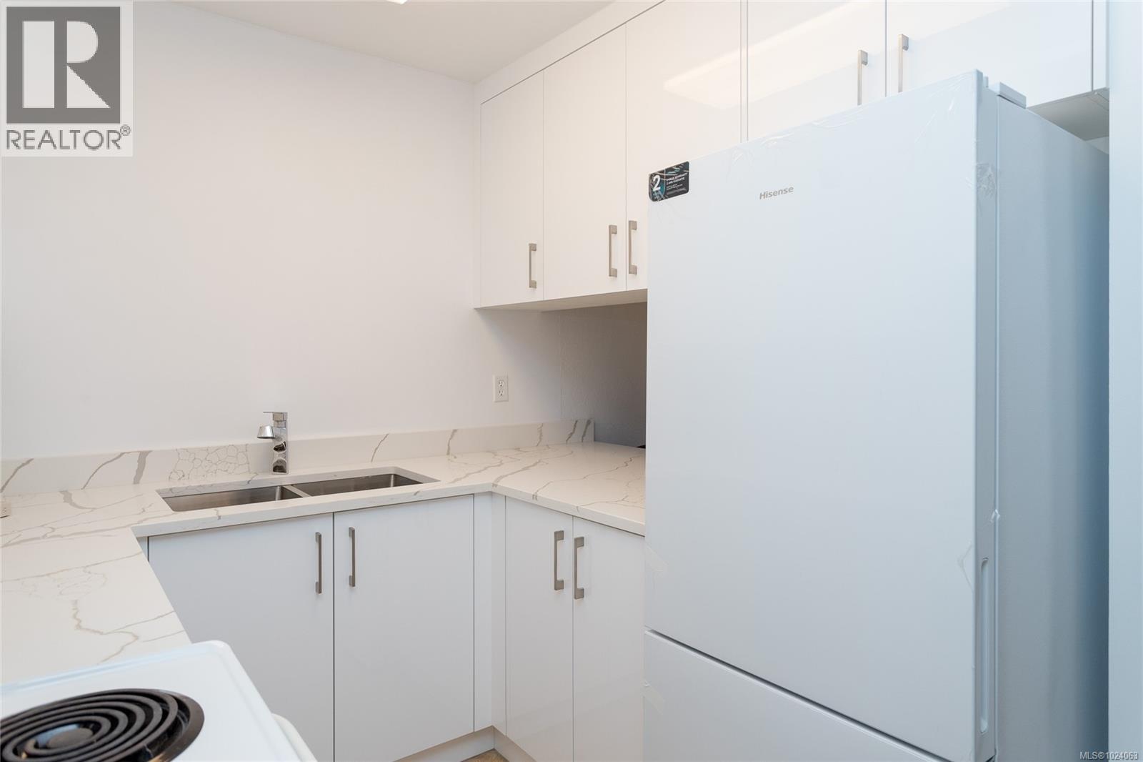 311 2022 Foul Bay Road, Victoria