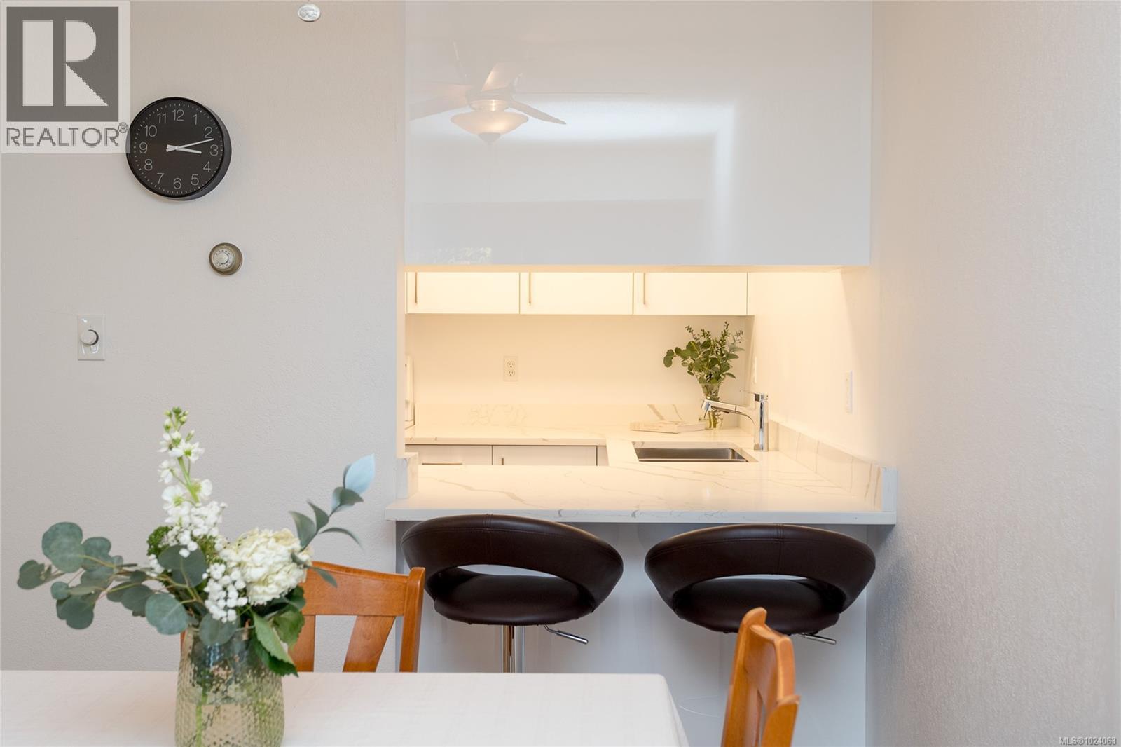 311 2022 Foul Bay Road, Victoria