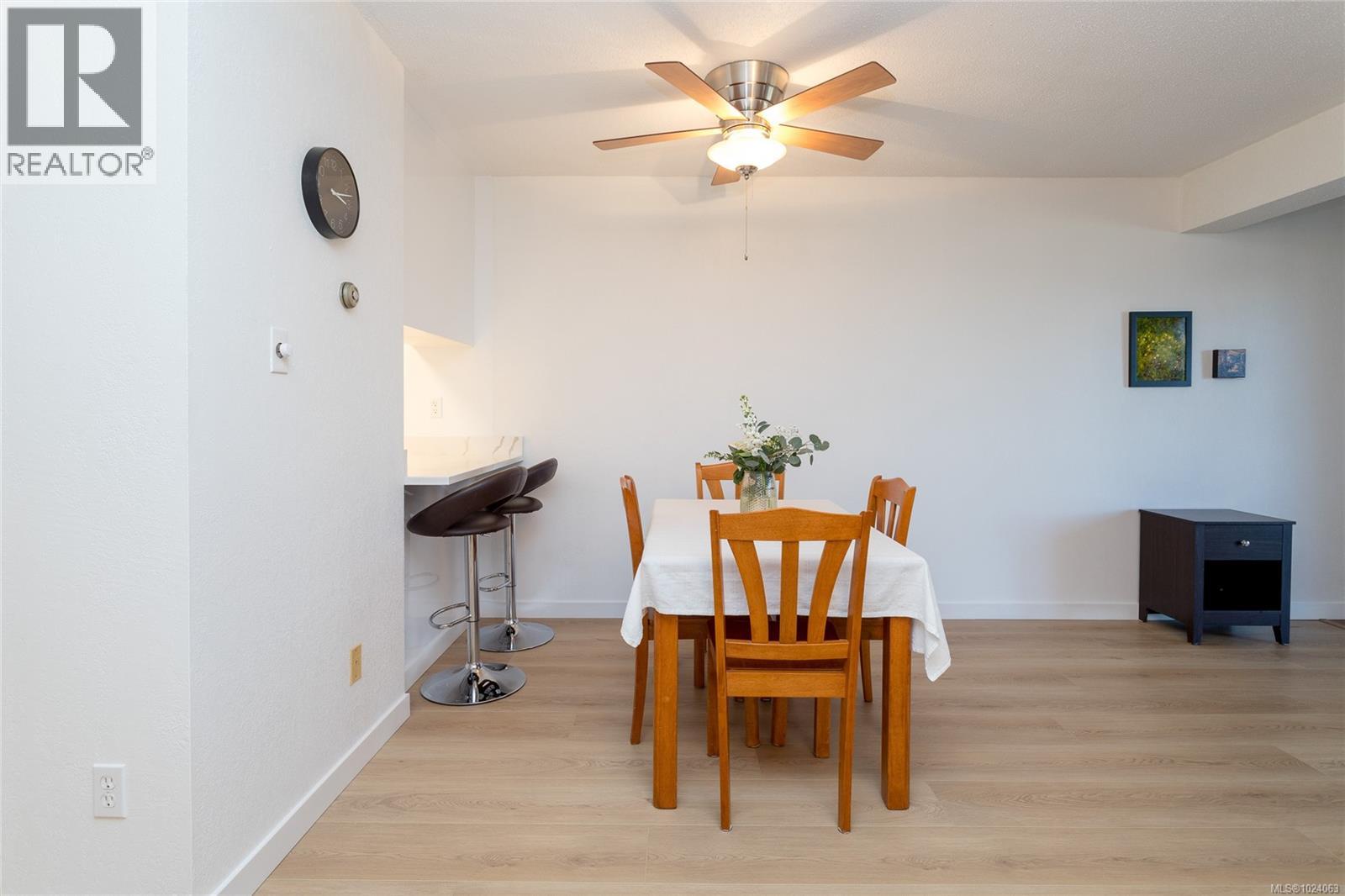 311 2022 Foul Bay Road, Victoria