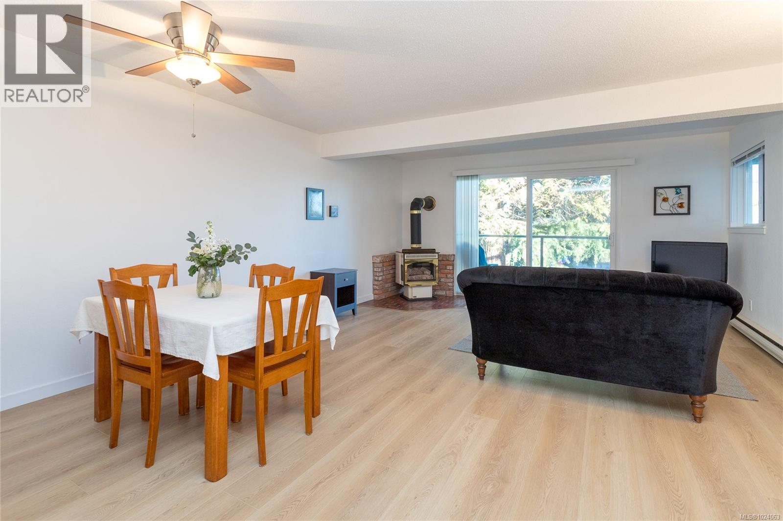 311 2022 Foul Bay Road, Victoria