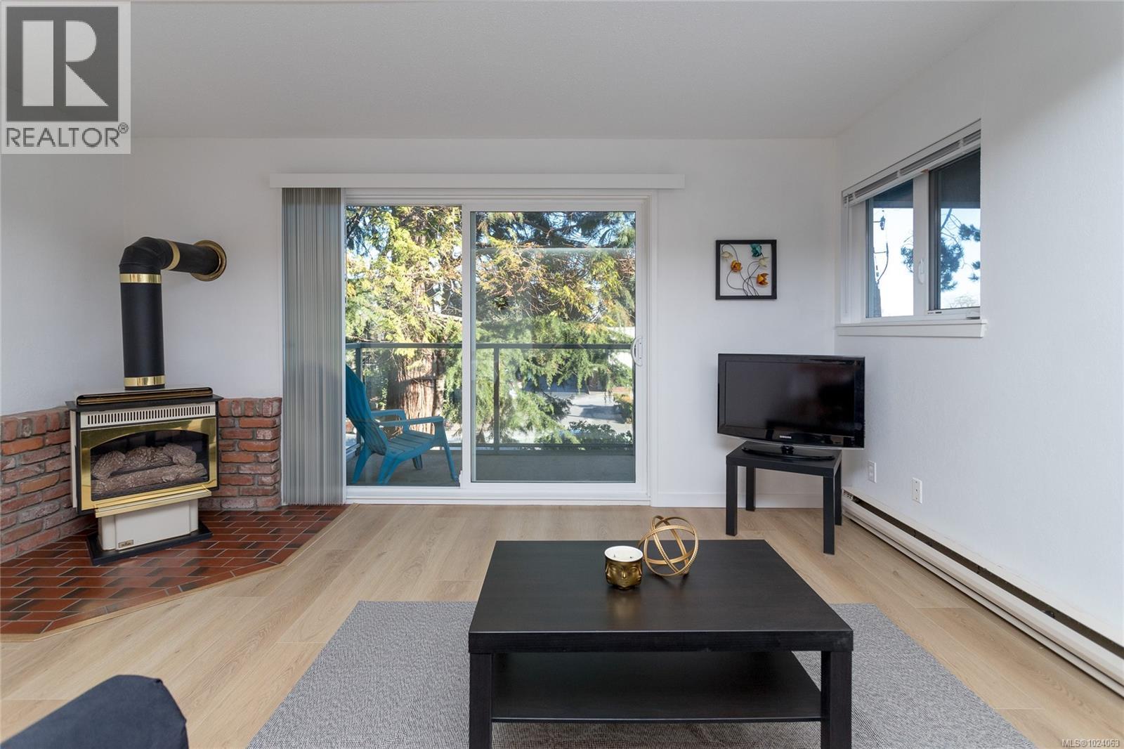 311 2022 Foul Bay Road, Victoria