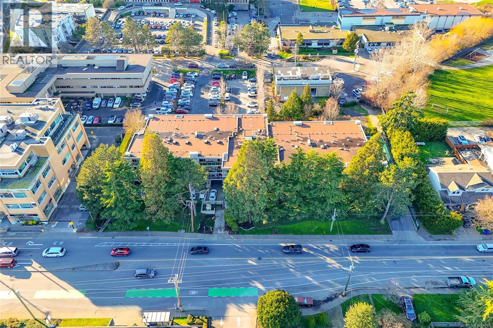 311 2022 Foul Bay Road, Victoria