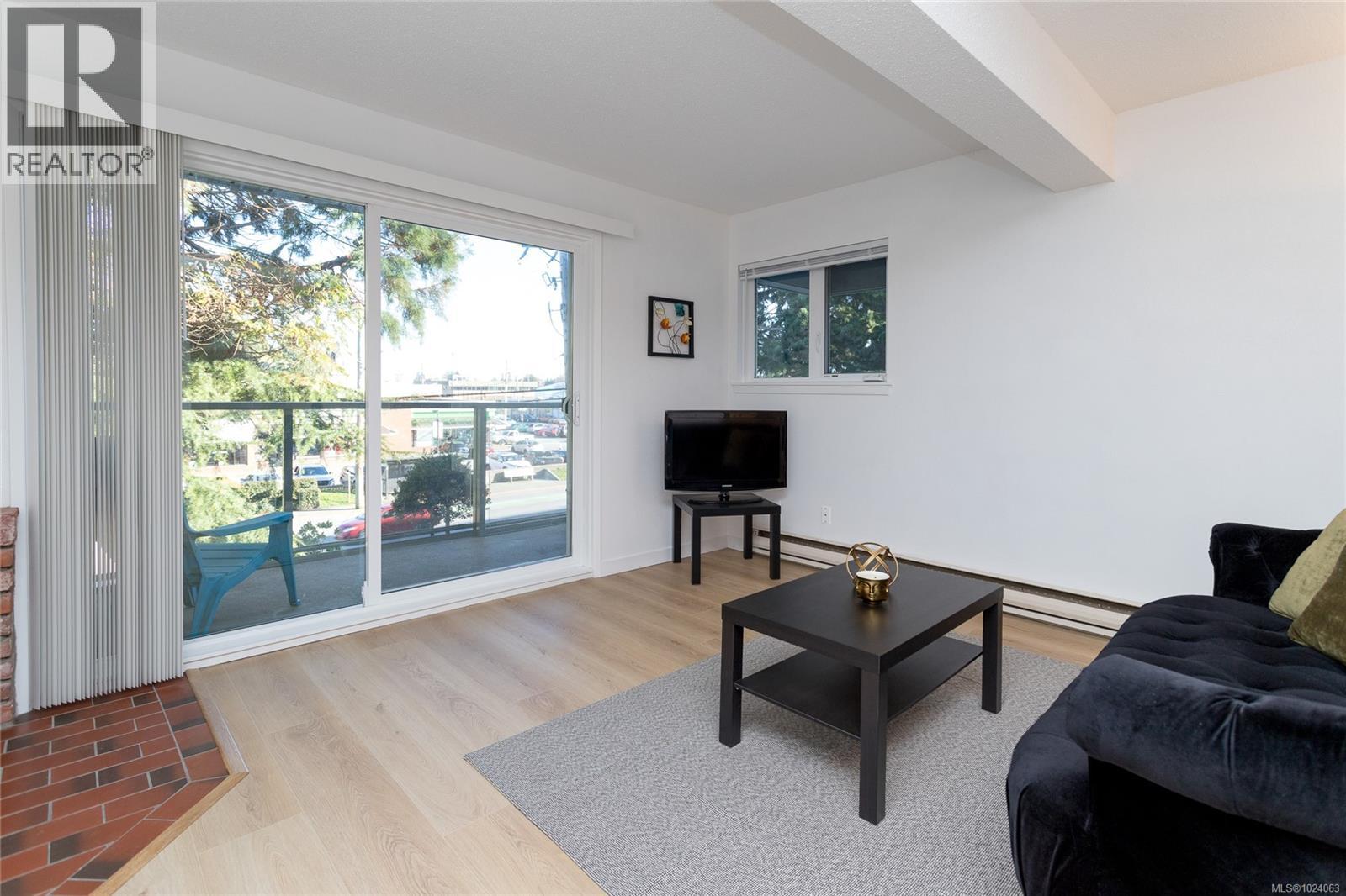 311 2022 Foul Bay Road, Victoria