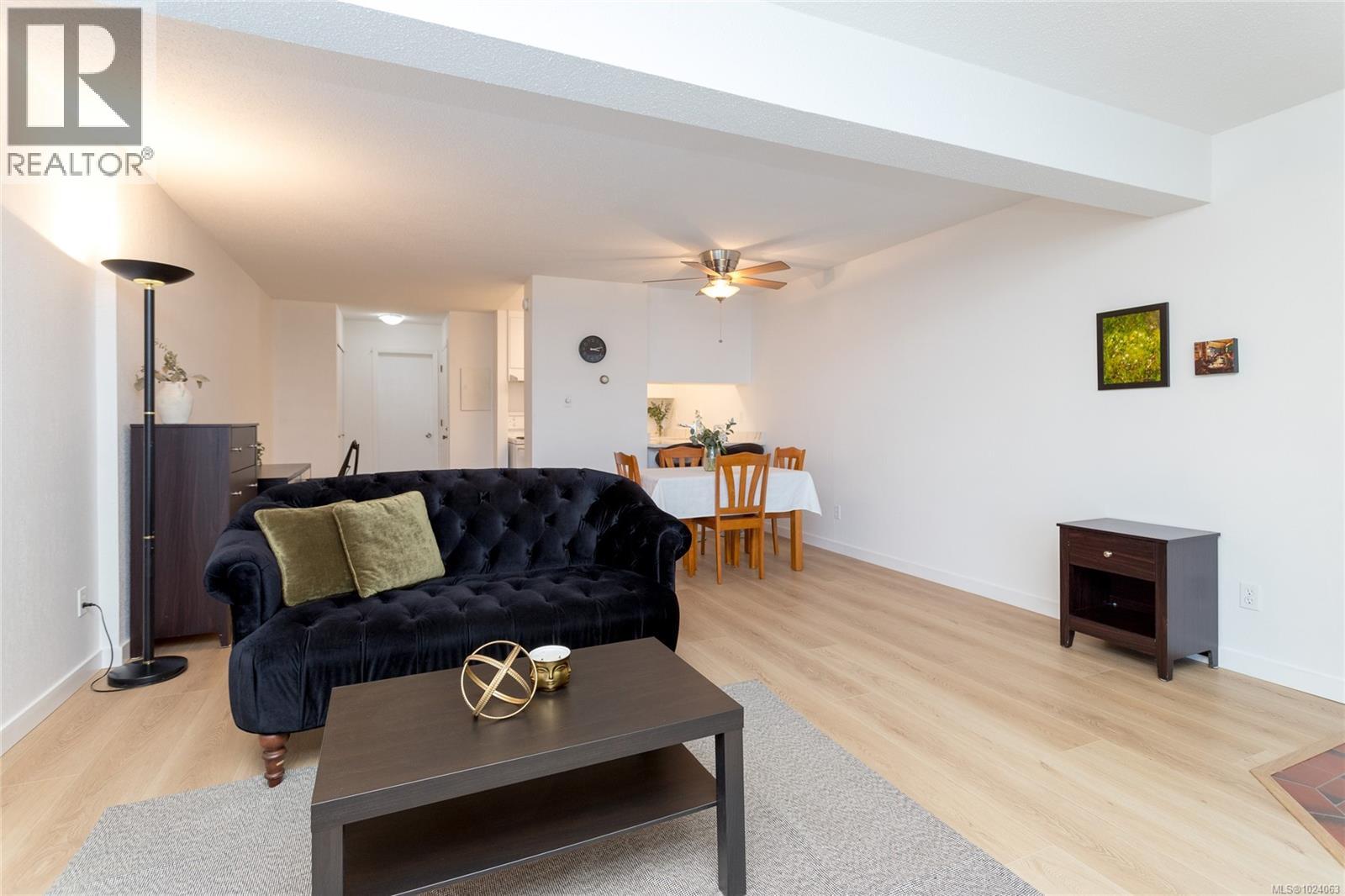 311 2022 Foul Bay Road, Victoria