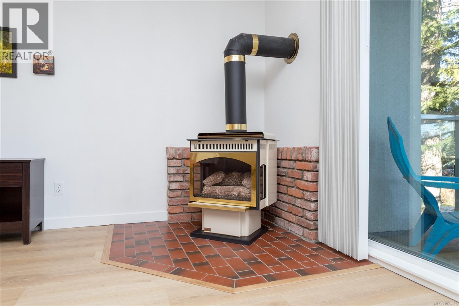 311 2022 Foul Bay Road, Victoria