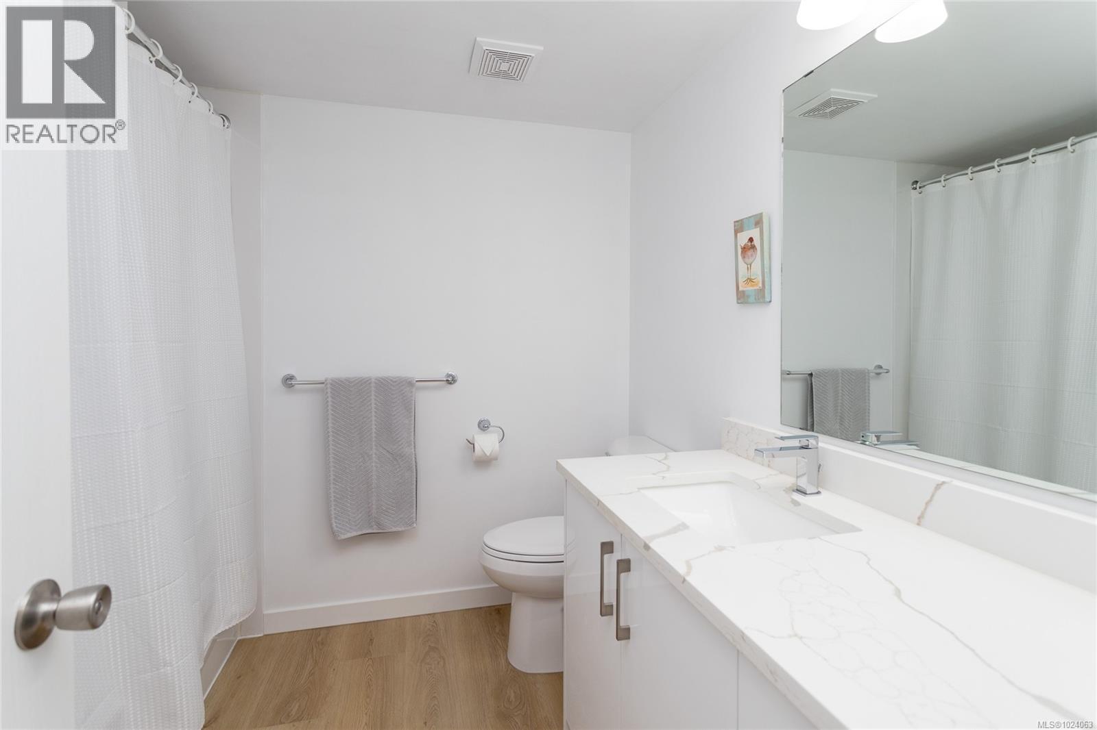 311 2022 Foul Bay Road, Victoria