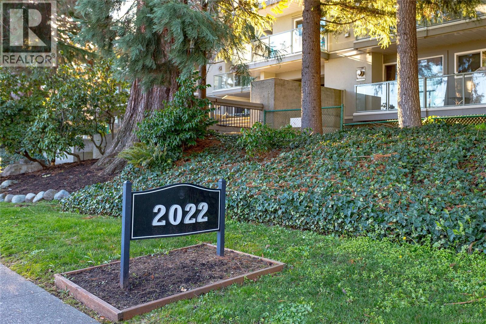 311 2022 Foul Bay Road, Victoria