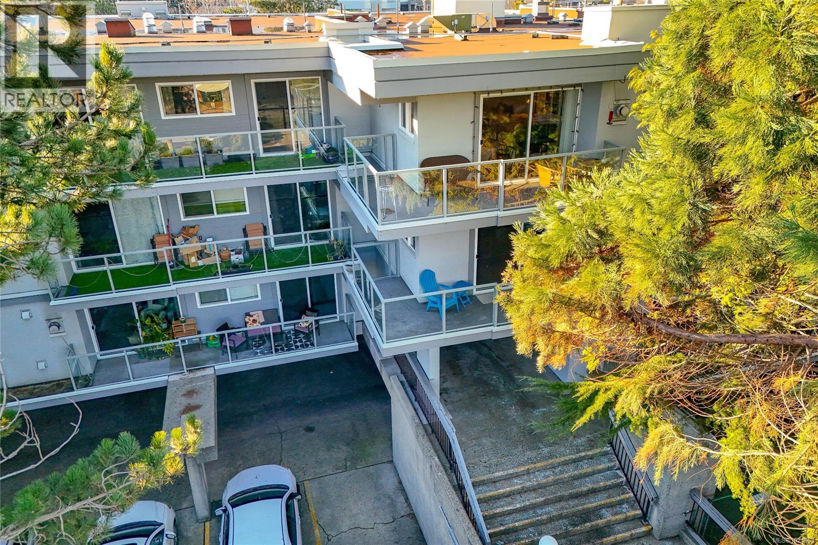 311 2022 Foul Bay Road, Victoria