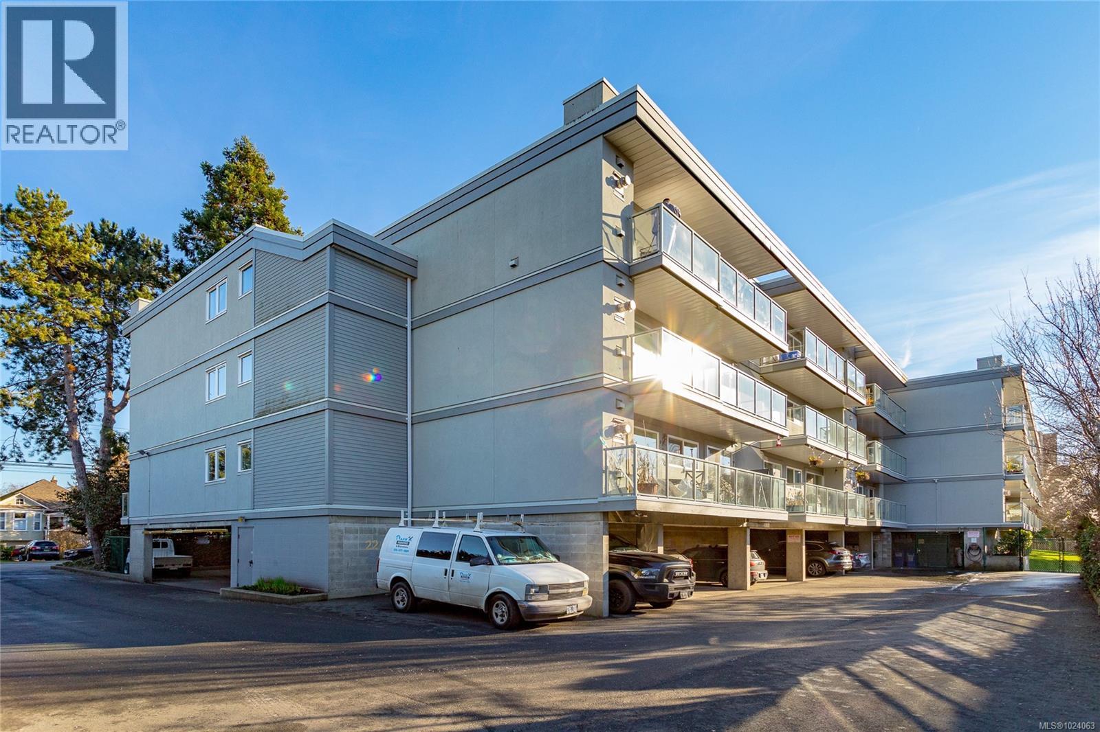 311 2022 Foul Bay Road, Victoria