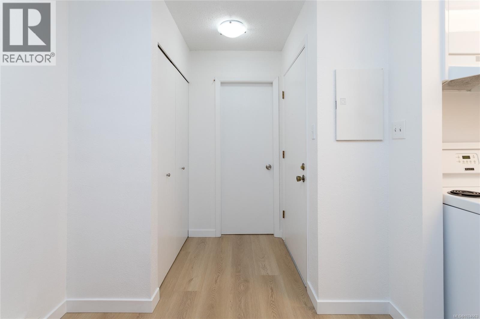 311 2022 Foul Bay Road, Victoria