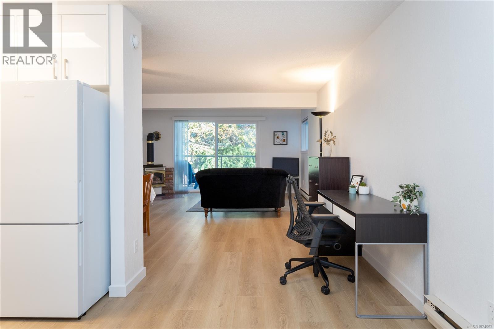 311 2022 Foul Bay Road, Victoria