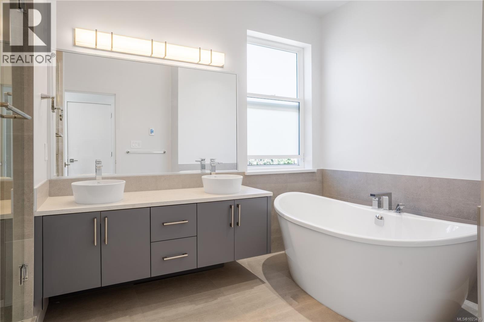 231 Heddle Ave, View Royal