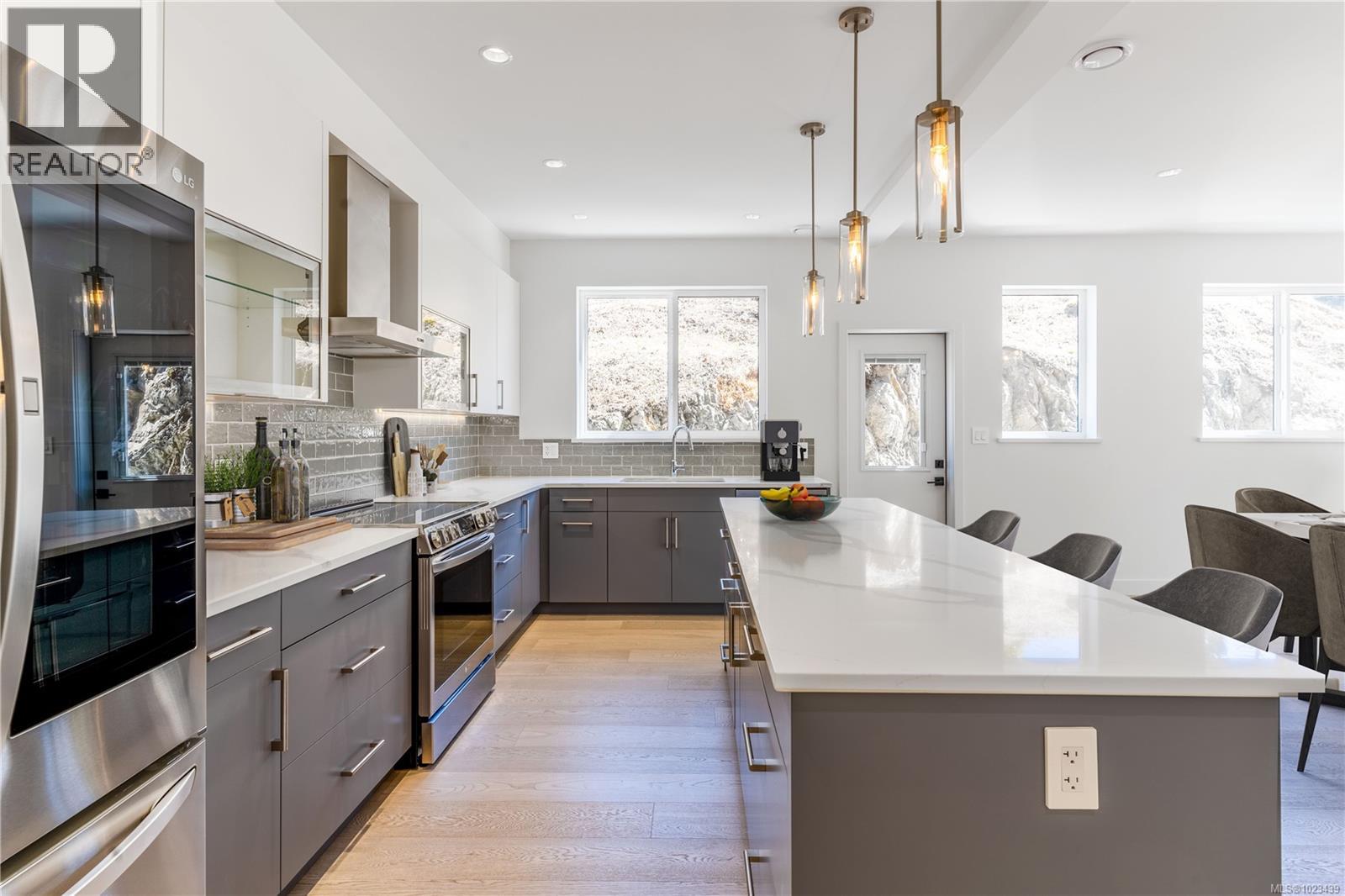 231 Heddle Ave, View Royal