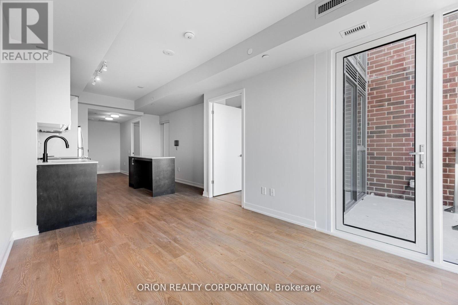 201 Brock Unit 221 photo 5