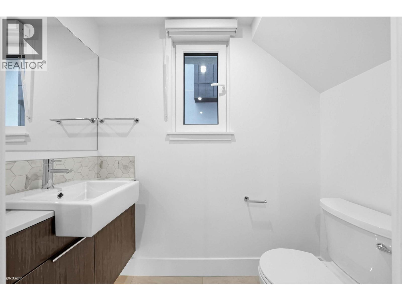 202 2075 E 1ST AVENUE, Vancouver