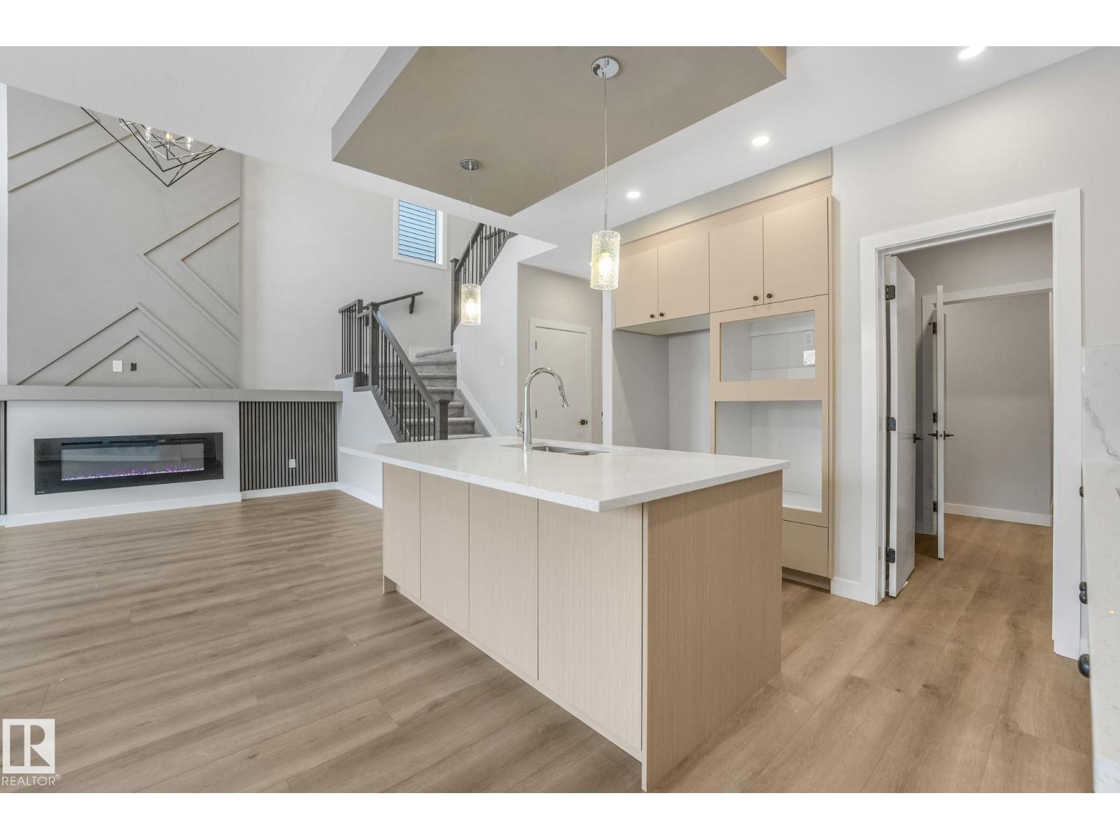 8 Dalquist Bay, Leduc