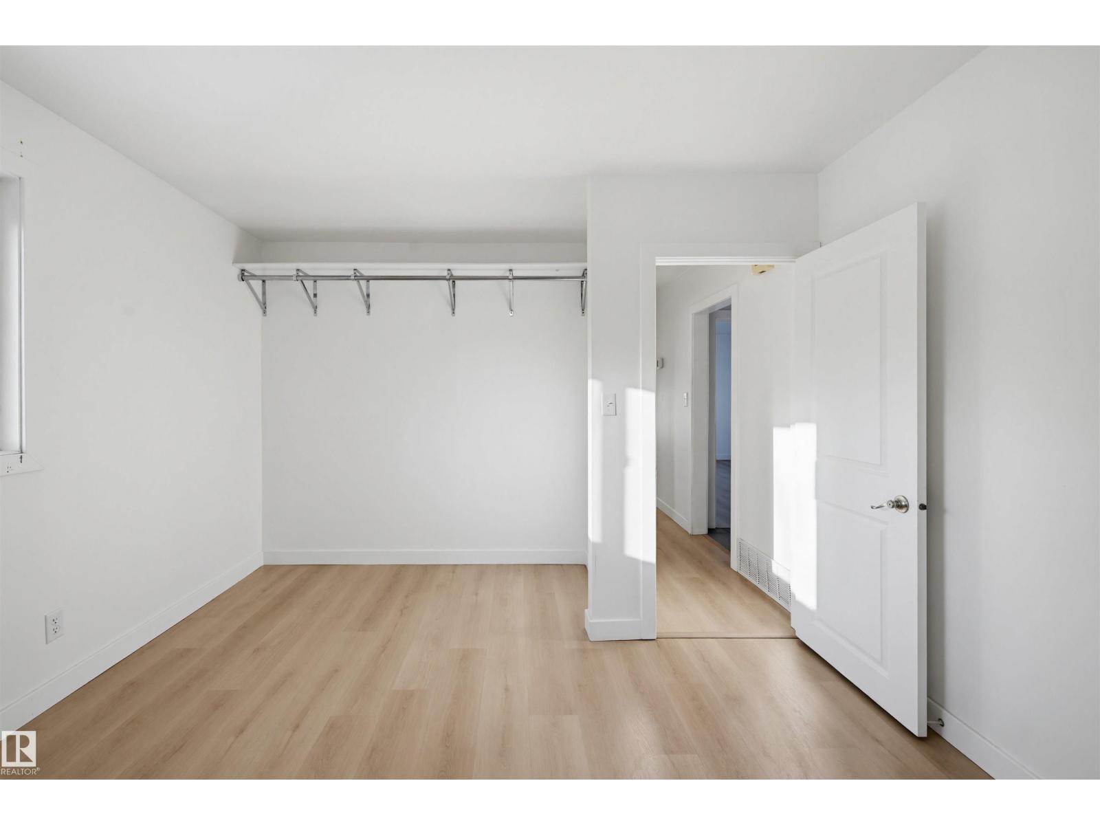 18 MOUNT ROYAL DR, St. Albert