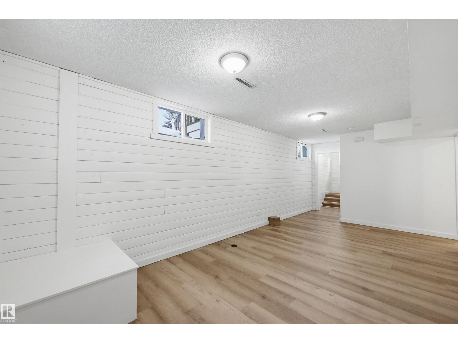 18 MOUNT ROYAL DR, St. Albert