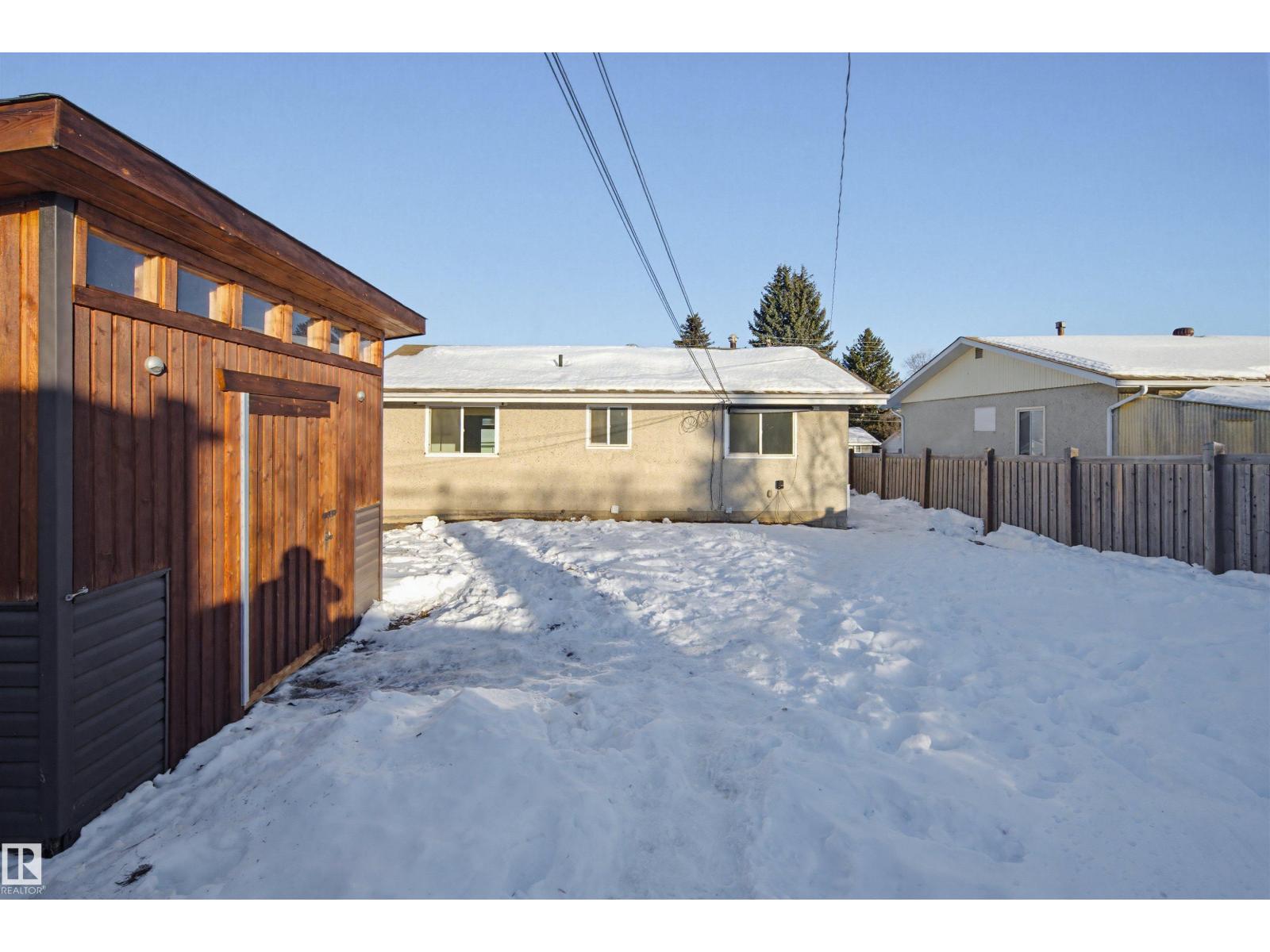 18 MOUNT ROYAL DR, St. Albert