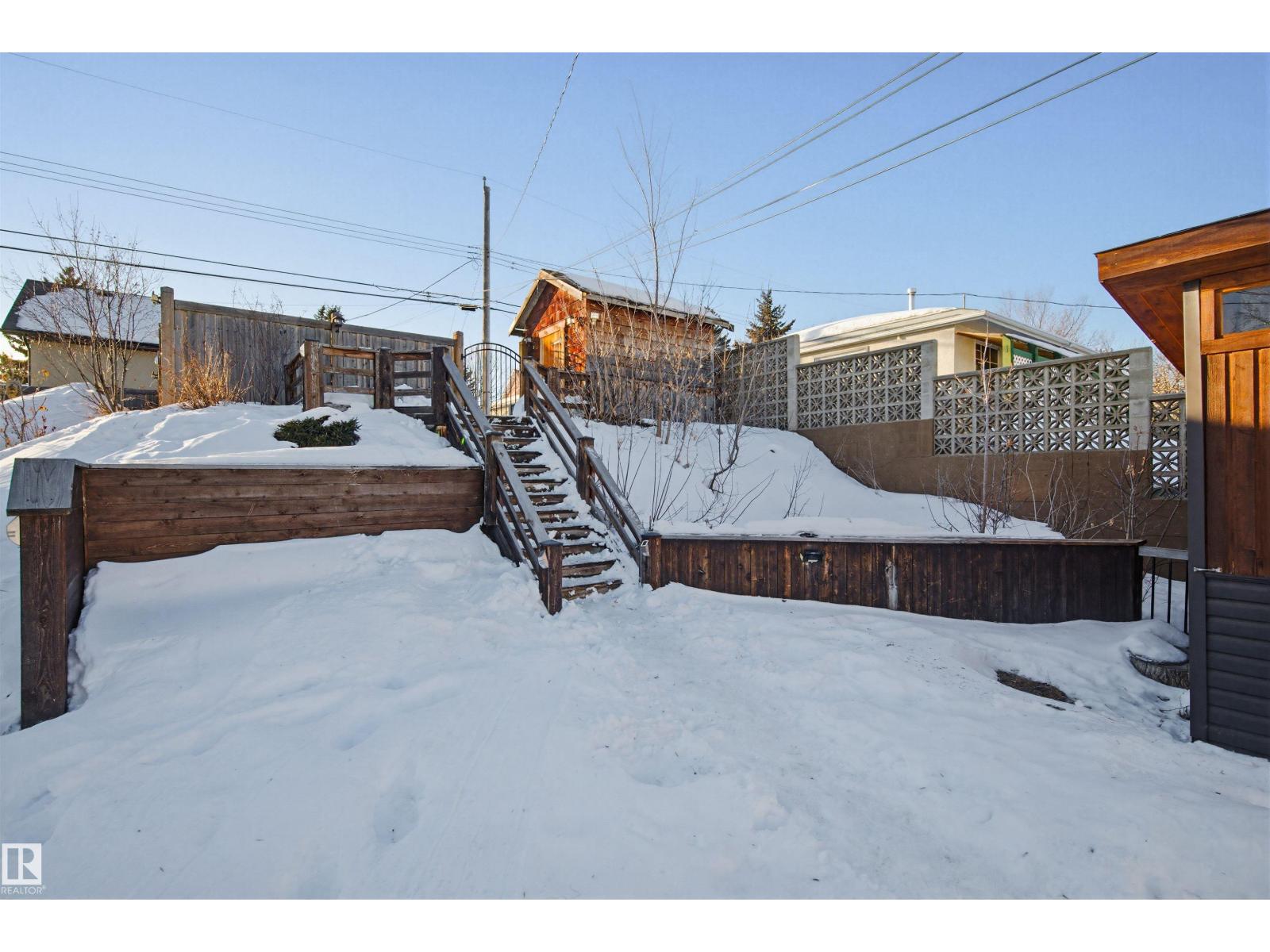 18 MOUNT ROYAL DR, St. Albert