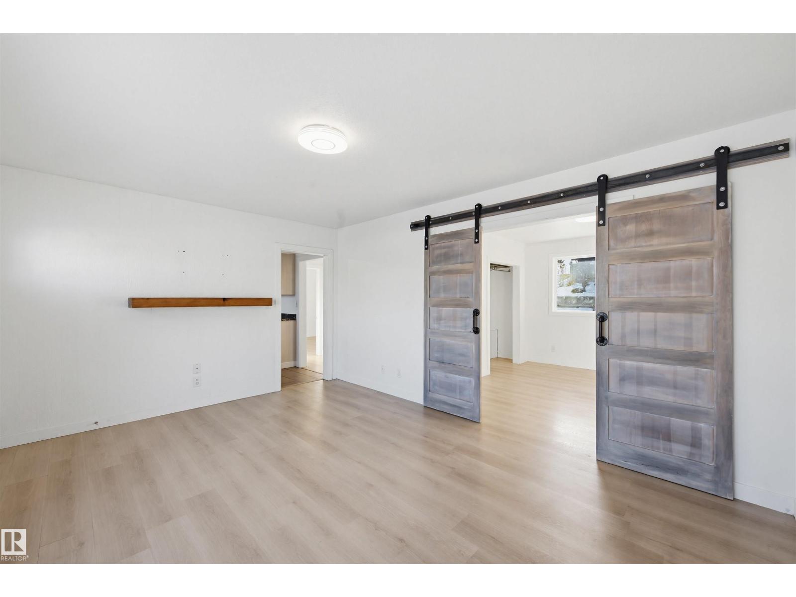 18 MOUNT ROYAL DR, St. Albert