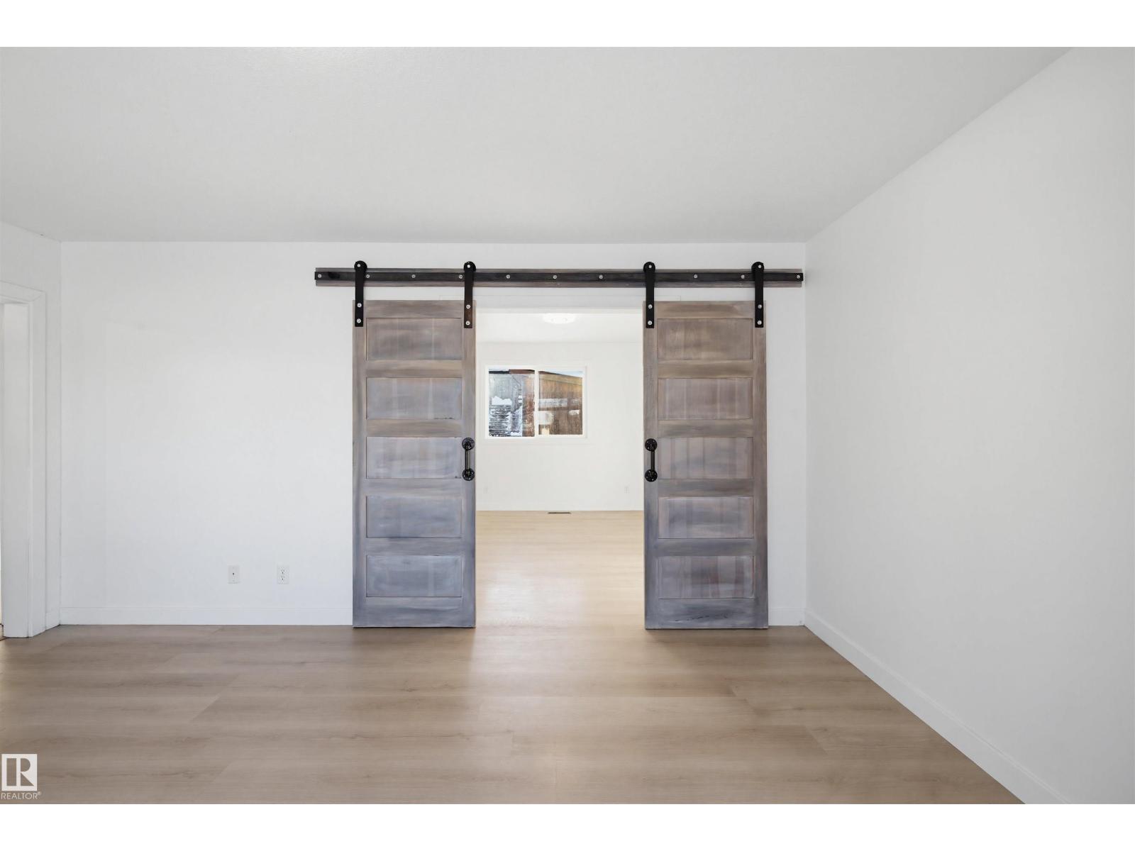 18 MOUNT ROYAL DR, St. Albert