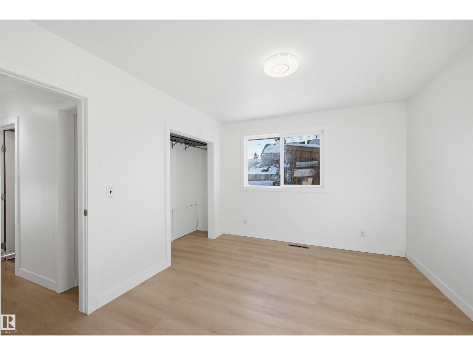 18 MOUNT ROYAL DR, St. Albert