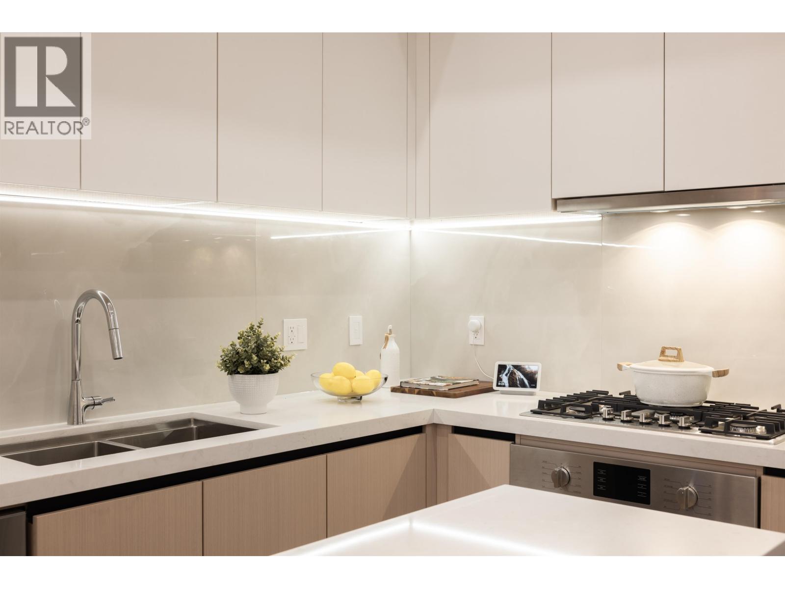 102 914 ROCHESTER AVENUE, Coquitlam