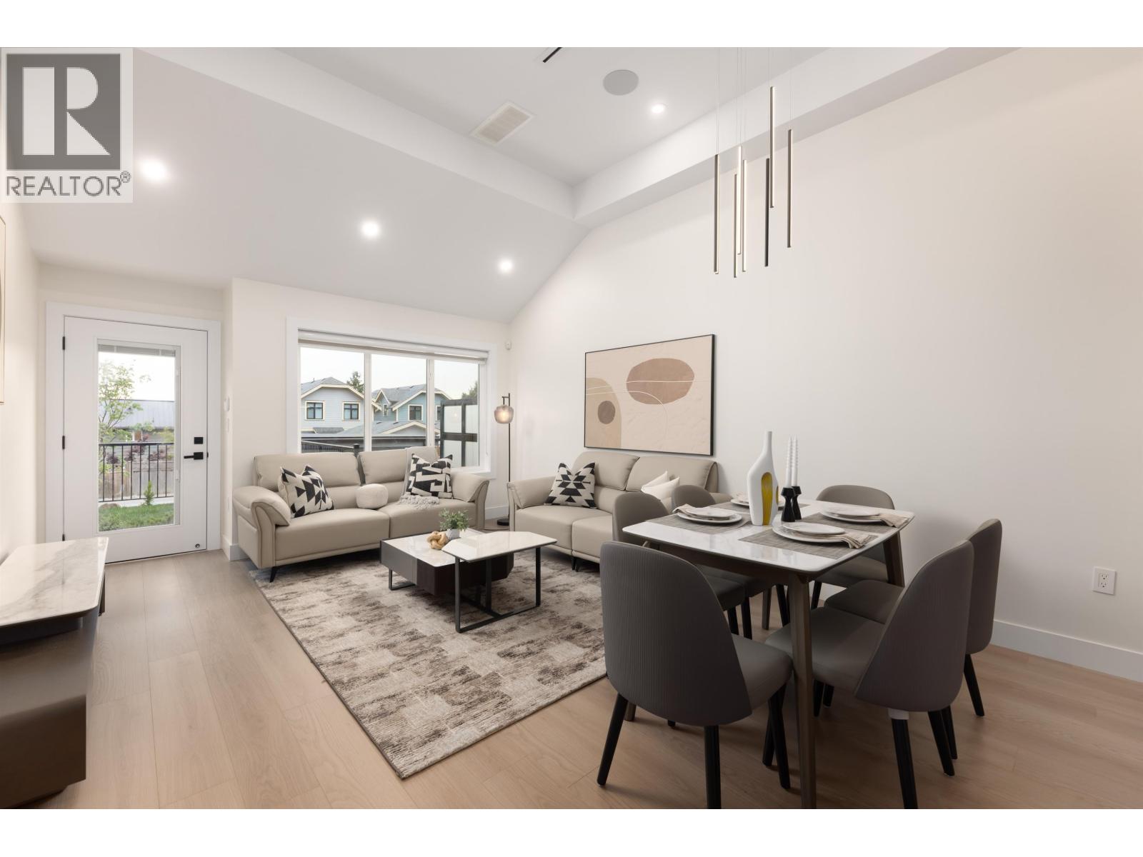 102 914 ROCHESTER AVENUE, Coquitlam