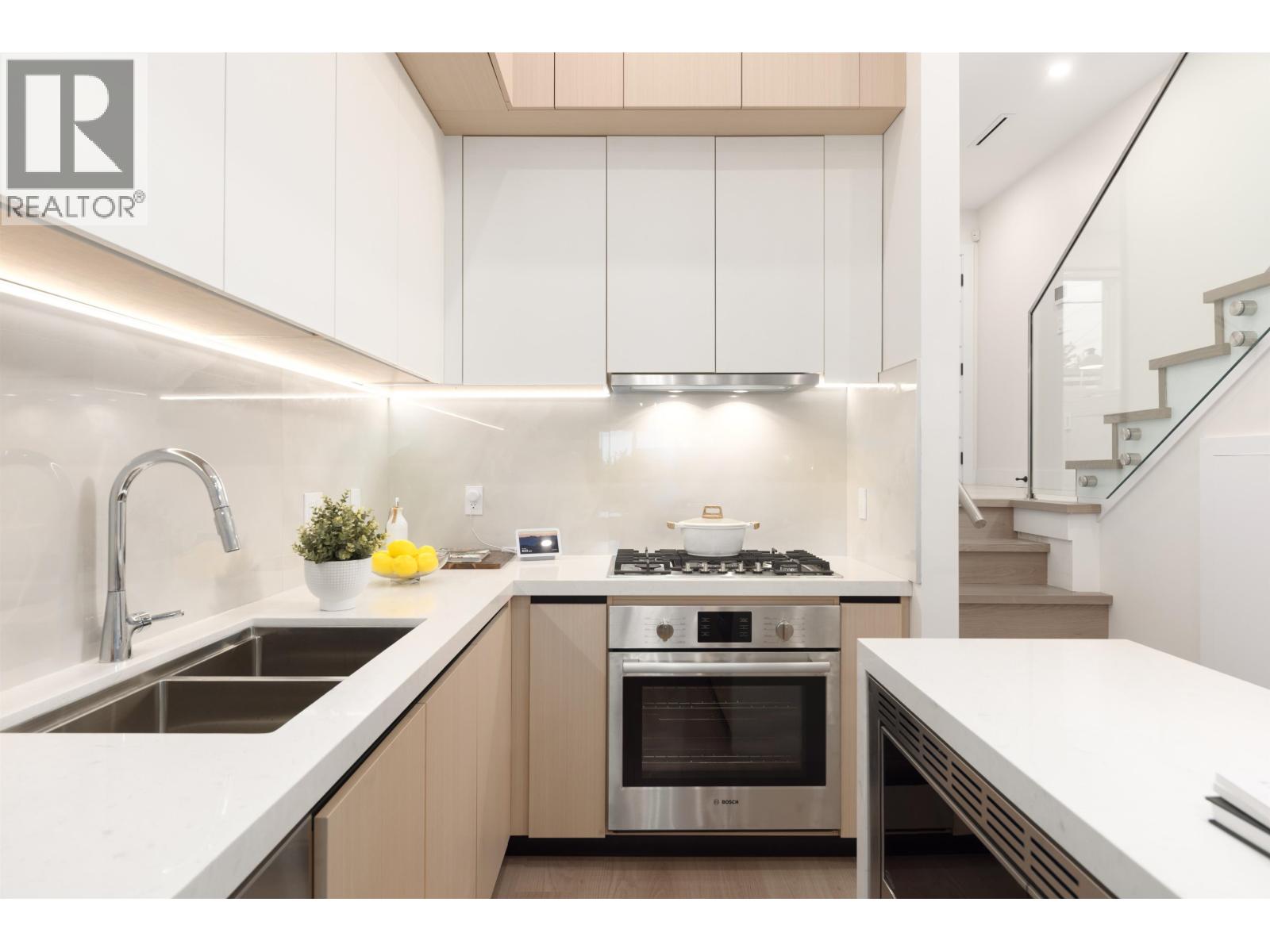 102 914 ROCHESTER AVENUE, Coquitlam