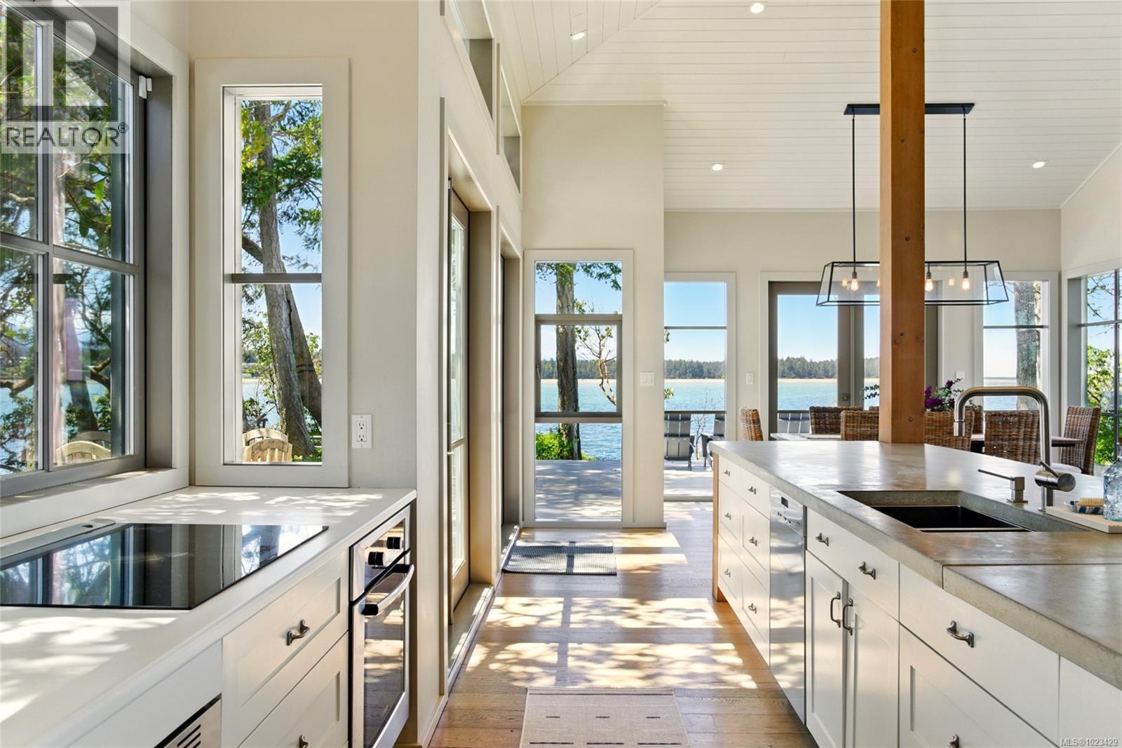 1341 Madrona Dr, Nanoose Bay