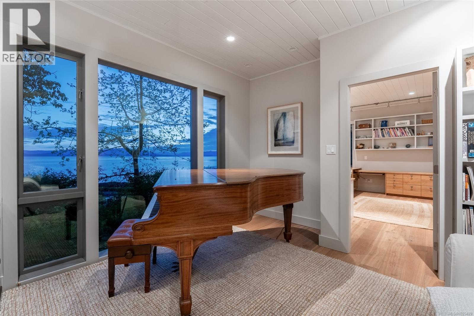 1341 Madrona Dr, Nanoose Bay