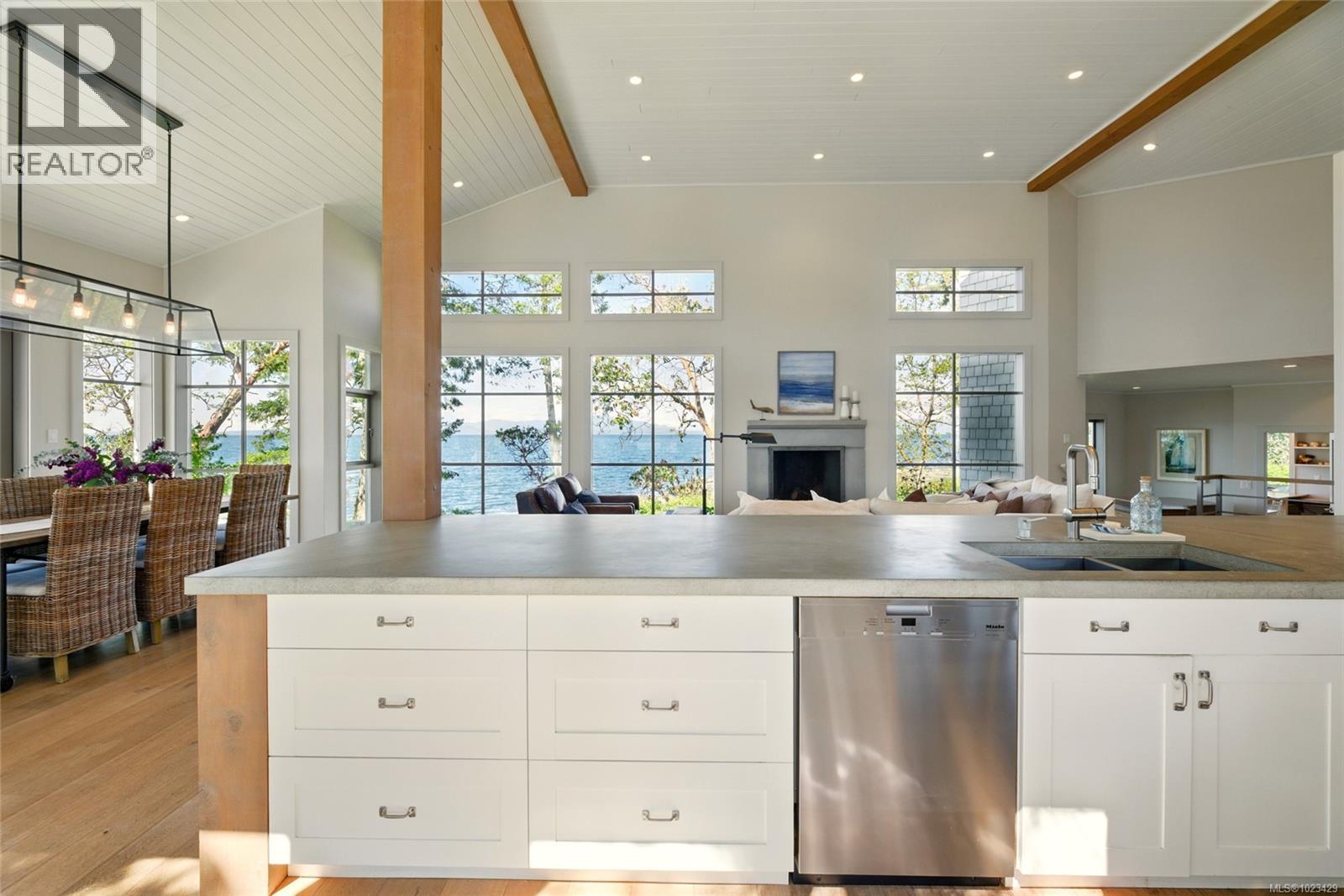 1341 Madrona Dr, Nanoose Bay