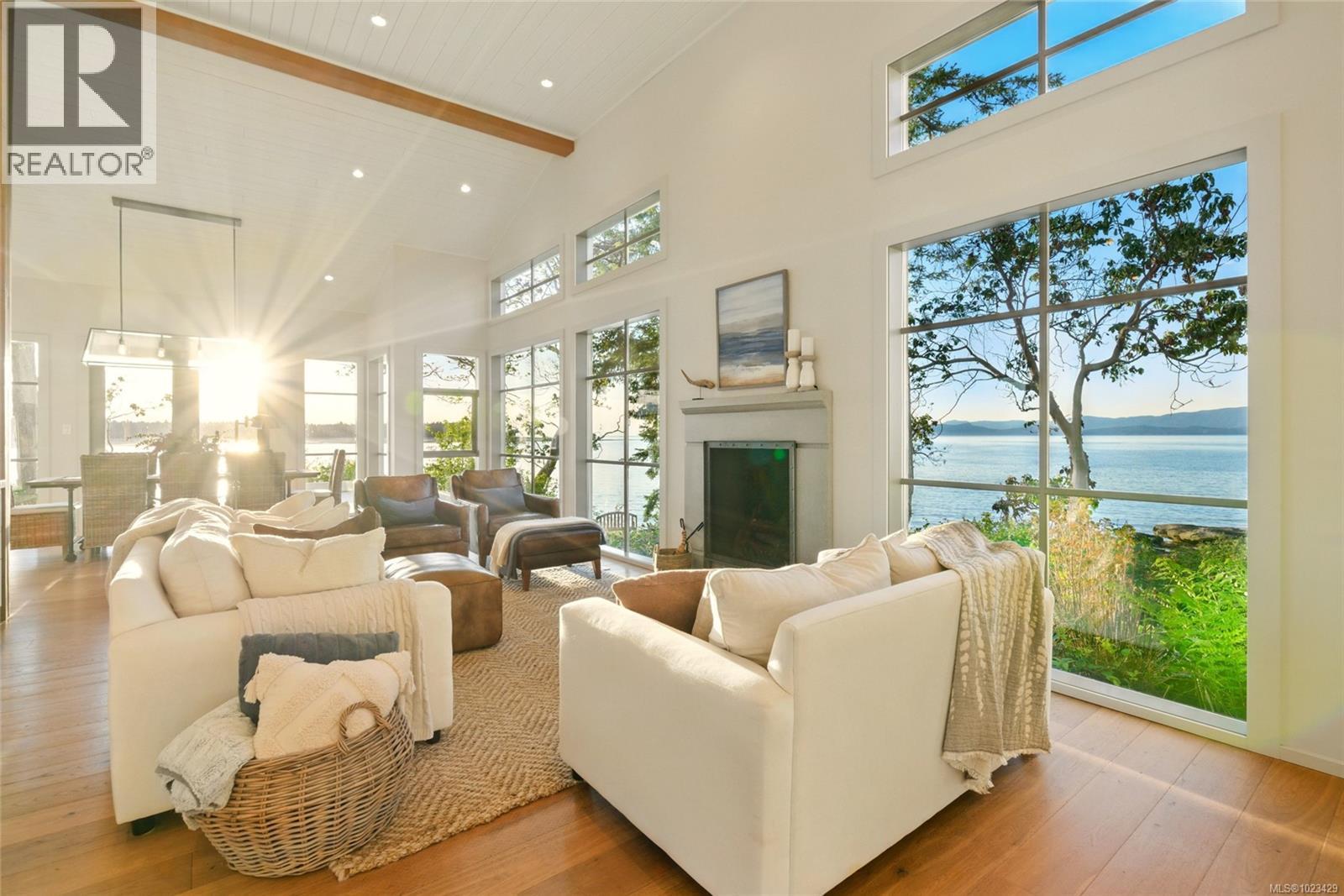 1341 Madrona Dr, Nanoose Bay