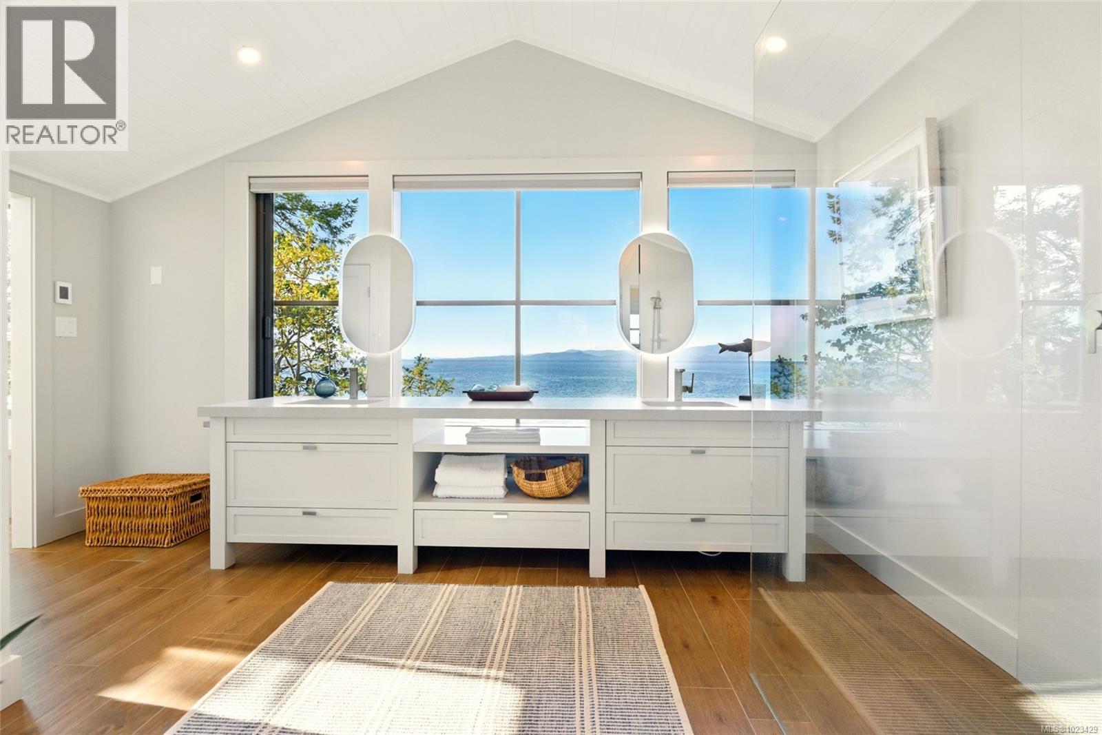 1341 Madrona Dr, Nanoose Bay