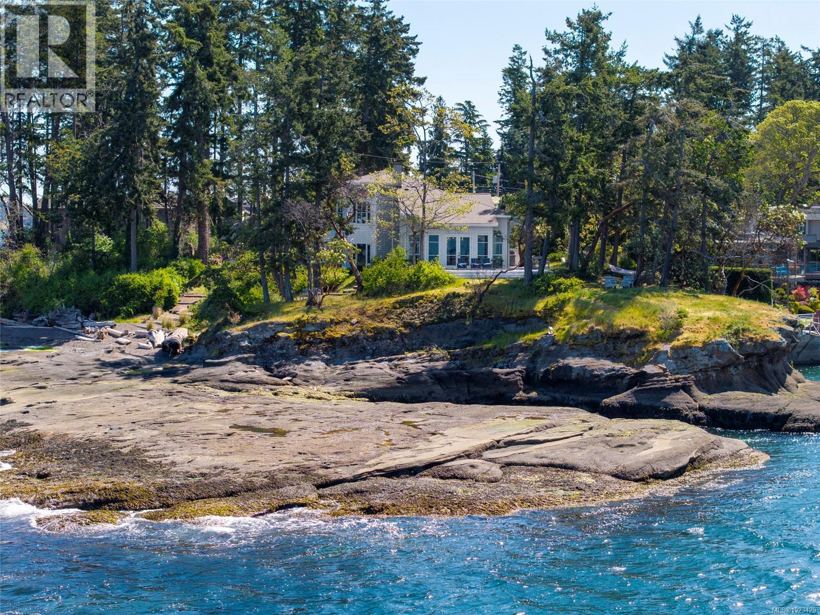 1341 Madrona Dr, Nanoose Bay